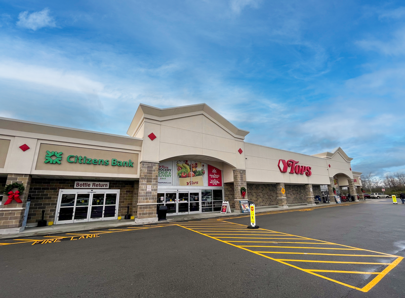 Primary Photo Of 4250 McKinley Pky, Hamburg Supermarket For Lease