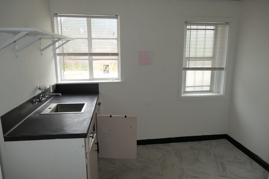 More Photos Of 7642 Park Place Blvd, Houston Office For Lease