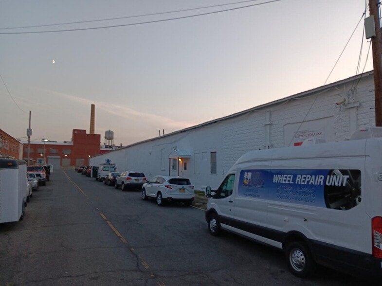 More Photos Of 111-135 Paine St, Troy Distribution For Sale