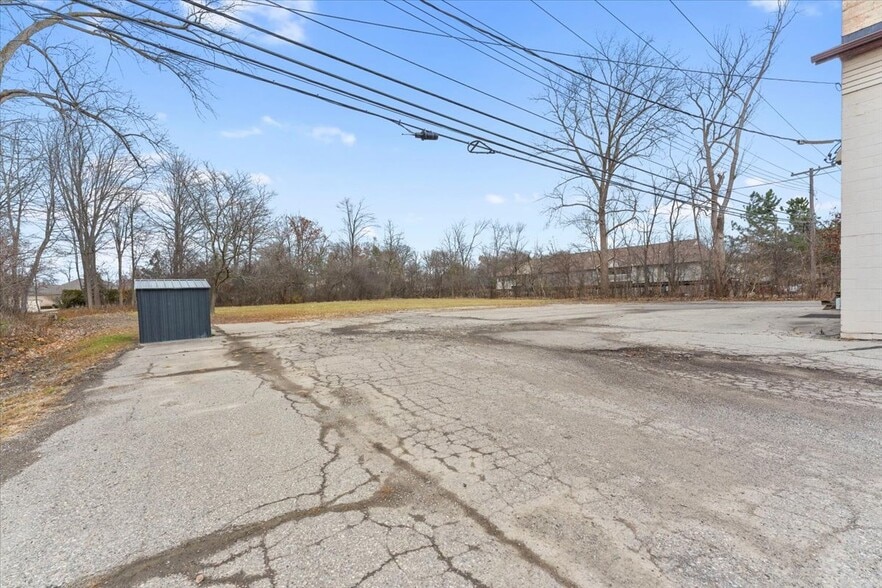 More Photos Of 8840 Macomb St, Grosse Ile Township Freestanding For Sale