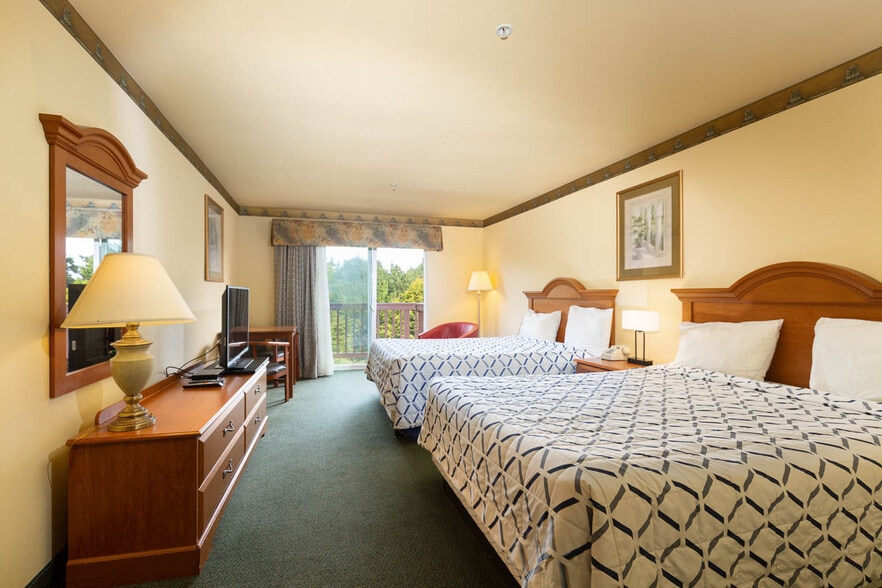 More Photos Of 550 SE Highway 101, Lincoln City Hotel For Sale