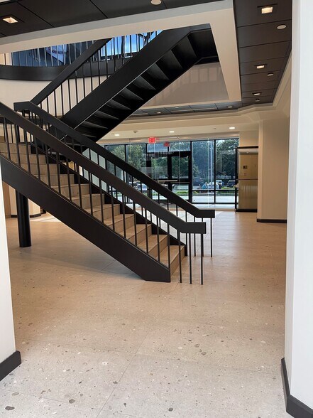 More Photos Of 500 Craig Rd, Manalapan Township Office For Lease