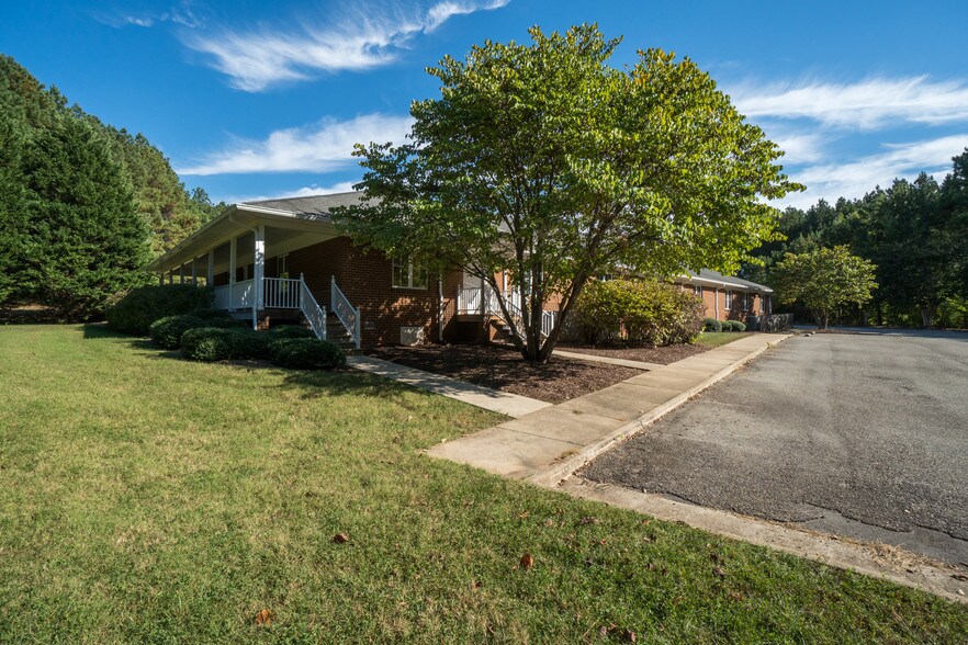 More Photos Of 2442 New Dorset Cir, Powhatan Office For Lease