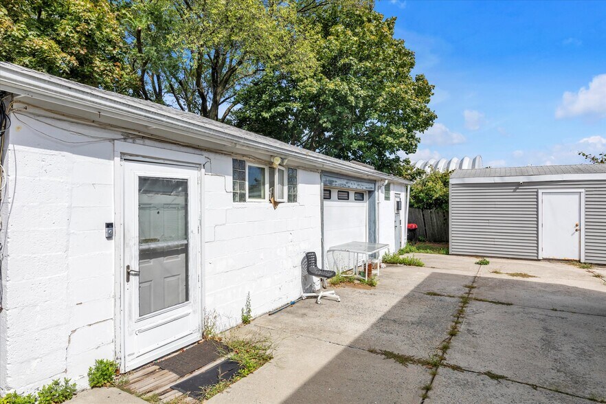 More Photos Of 105 Eastern Blvd, Baldwin Apartments For Lease