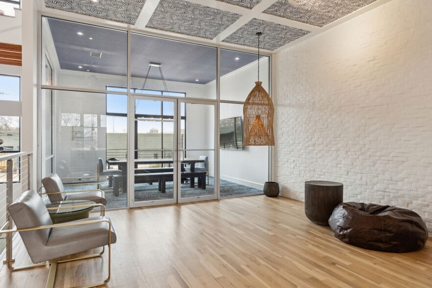 More Photos Of 4763 Algiers St, Dallas Loft Creative Space For Sale