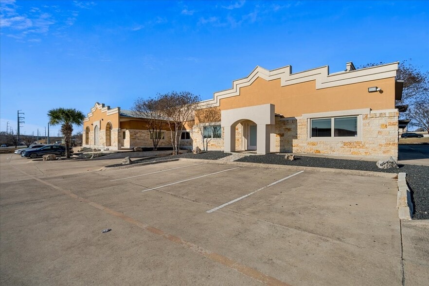 More Photos Of 13400 Immanuel Rd, Pflugerville Office For Sale