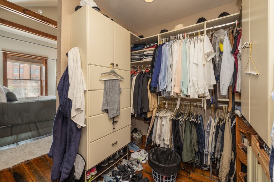 More Photos Of 1331 N Martin Luther King Dr, Milwaukee Storefront Retail Residential For Sale