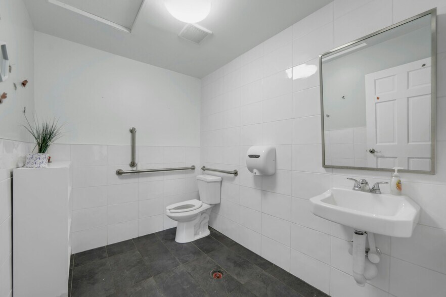 More Photos Of 103-105 N Main St, Paterson Specialty For Sale