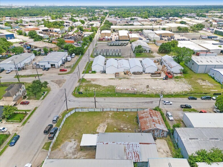 More Photos Of 6334 Midvale Ave, Houston Warehouse For Sale