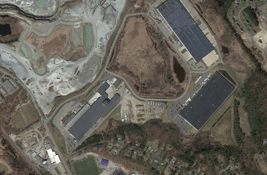 More Photos Of 53 Ayer Rd, Littleton Warehouse For Lease