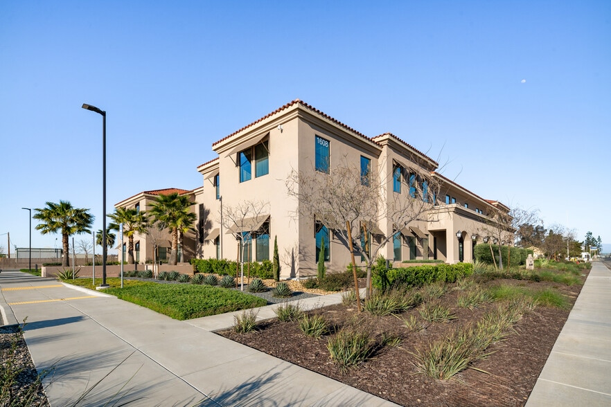 More Photos Of 1608 Norris Rd, Bakersfield Office For Lease