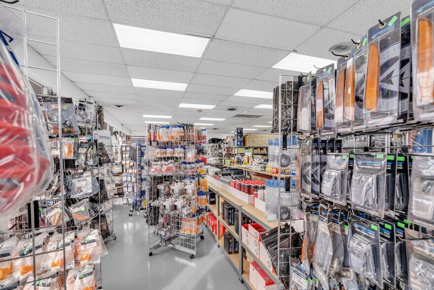 More Photos Of 1475 S Newburgh Rd, Westland Light Distribution For Sale