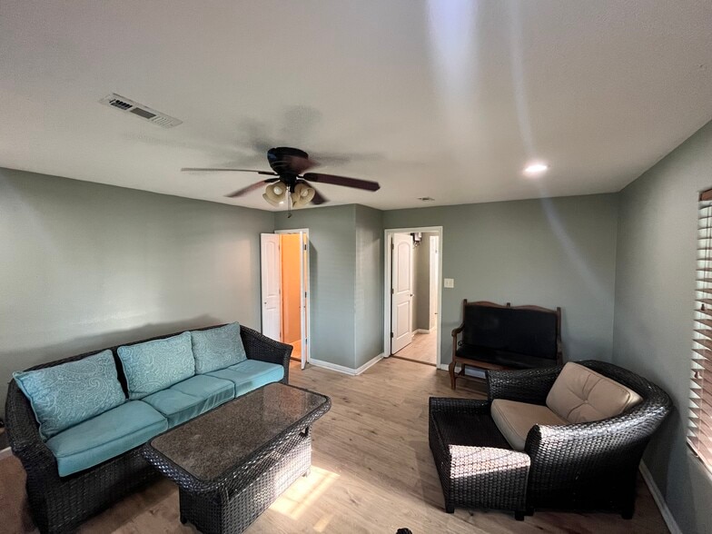 More Photos Of 2474 Broadway, Beaumont Medical For Sale