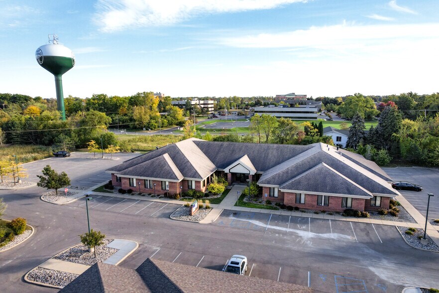 More Photos Of 1675 Watertower Pl, East Lansing Office For Sale