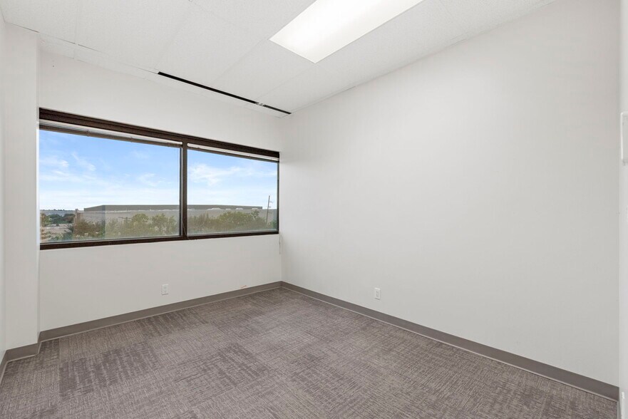 More Photos Of 1601 Industrial Blvd, Sugar Land Medical For Lease