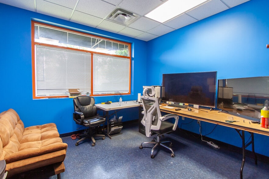 More Photos Of 1132 W Veterans Blvd, Auburn Manufacturing For Sale