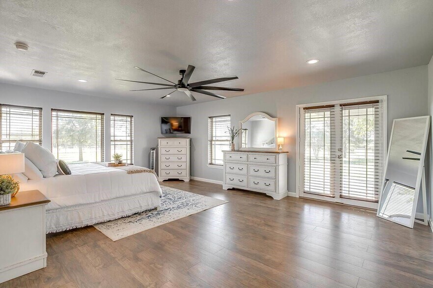 More Photos Of 12001 FM 2331, Godley Office For Sale