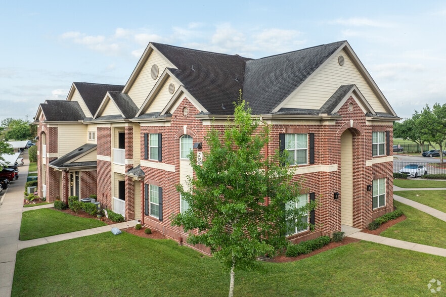 More Photos Of 2441 S Bypass 35, Alvin Apartments For Sale