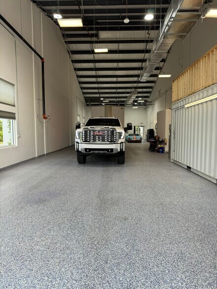 More Photos Of 3939 Tollhouse Dr, Naples Warehouse For Lease