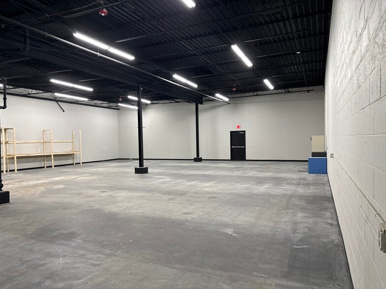 More Photos Of 10 Mt Read Blvd, Rochester Light Distribution For Lease
