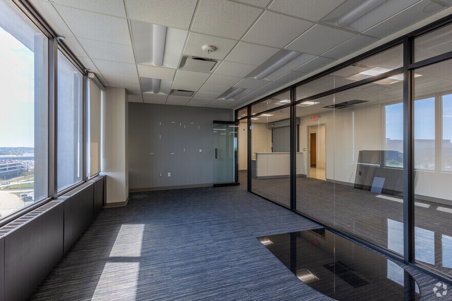 More Photos Of 30500 Van Dyke Ave, Warren Office For Lease