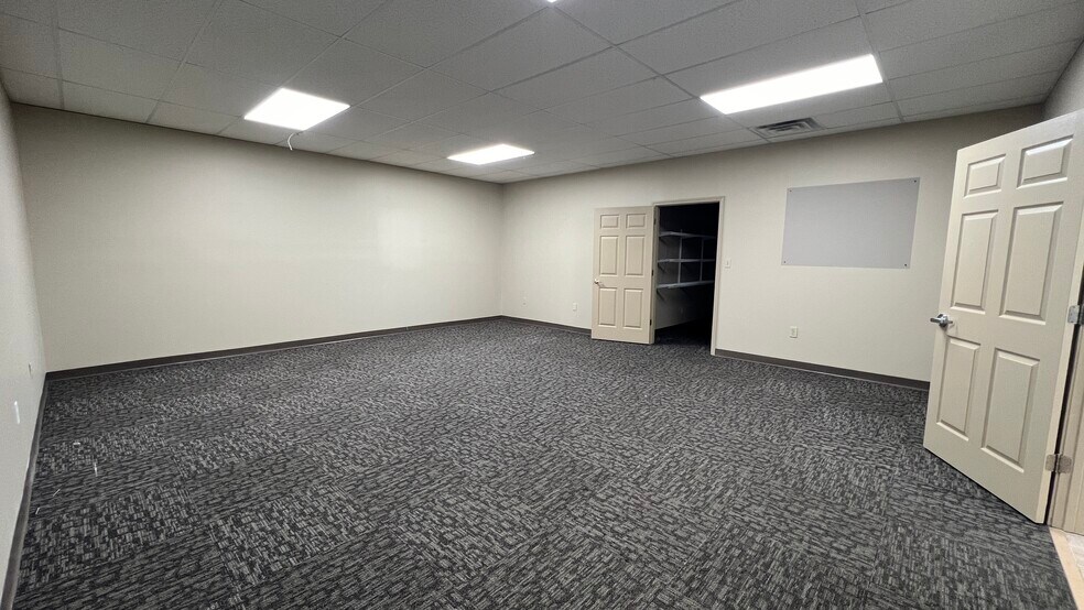 More Photos Of 1145 Brooks Rd, Memphis Mixed Retail For Sale