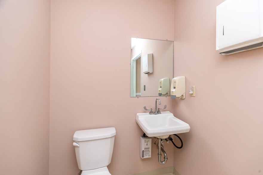 More Photos Of 2370 York Rd, Jamison Office For Sale