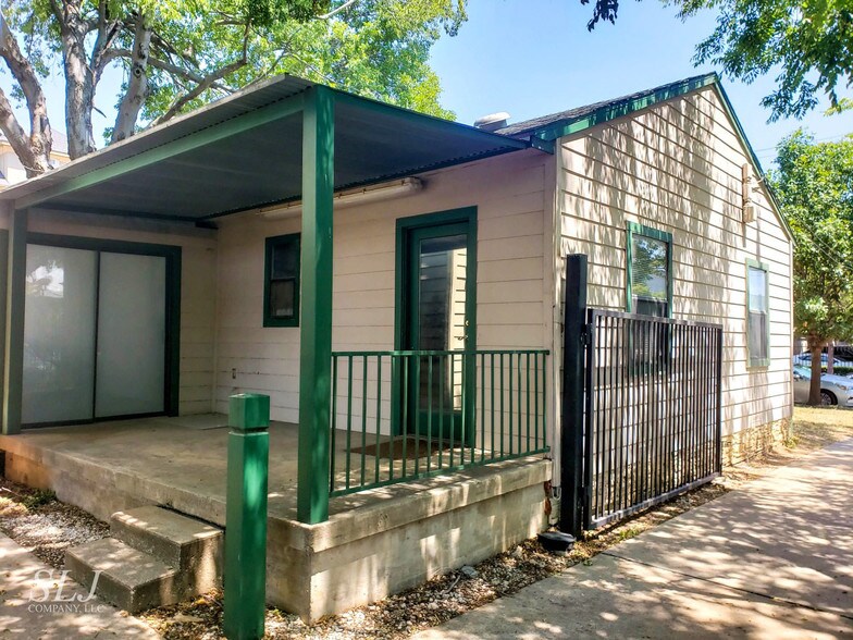 More Photos Of 3519 Miles St, Dallas Loft Creative Space For Sale