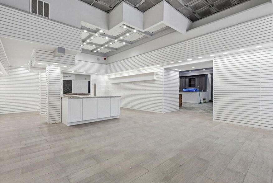 More Photos Of 17 Sweetmans Ln, Manalapan Township Freestanding For Lease