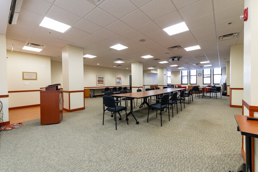 More Photos Of 50 E Washington St, Chicago Office For Sale
