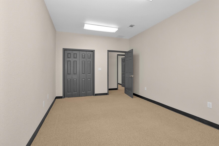 More Photos Of 11111 Neeshaw Dr, Houston Industrial For Sale