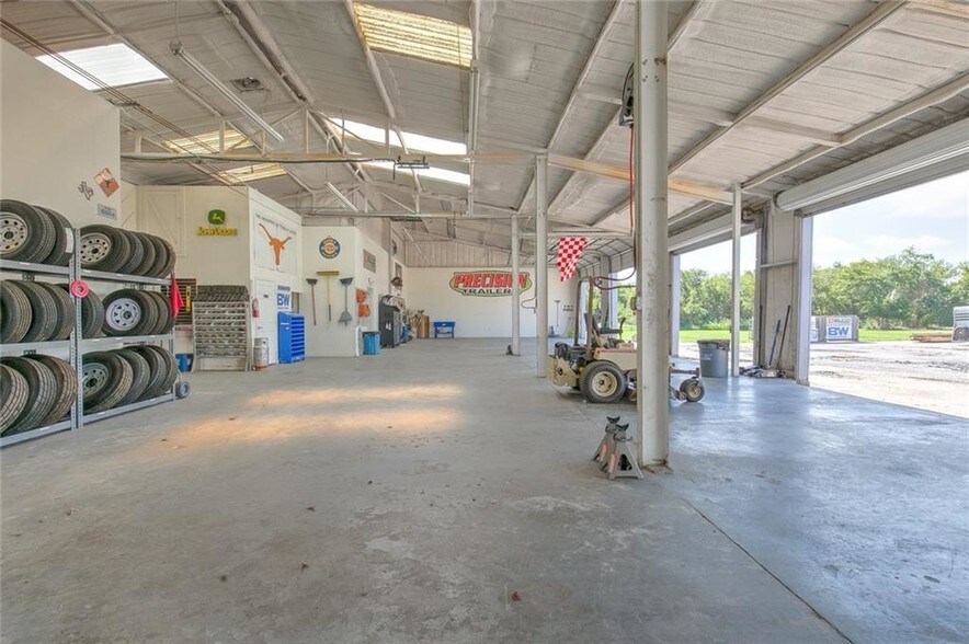 More Photos Of 3218 N Main St, Cleburne Auto Dealership For Lease