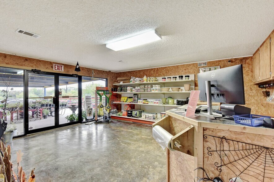 More Photos Of Lease 870 N Preston Road, Celina Garden Center For Lease