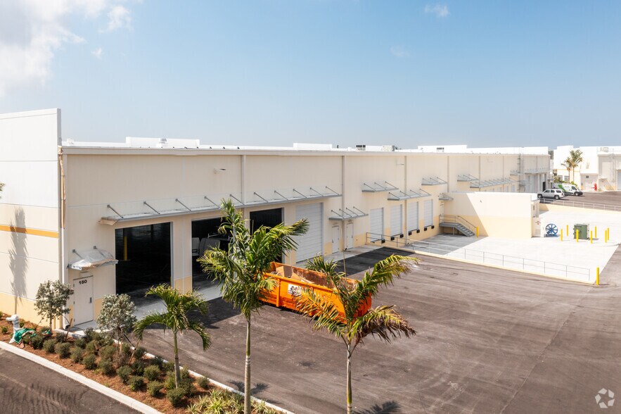 More Photos Of 14661 Jetport Loop, Fort Myers Unknown For Lease