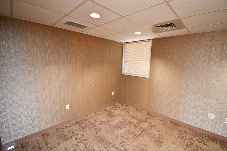 More Photos Of 305 Vine St, New Lenox Medical For Lease