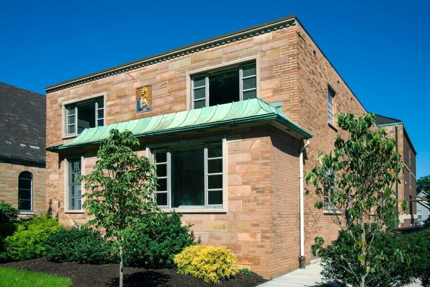 Primary Photo Of 2425 W 11th St, Cleveland Office For Lease