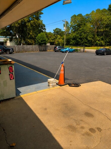 More Photos Of 531 Oak Dr, Lexington Auto Dealership For Sale