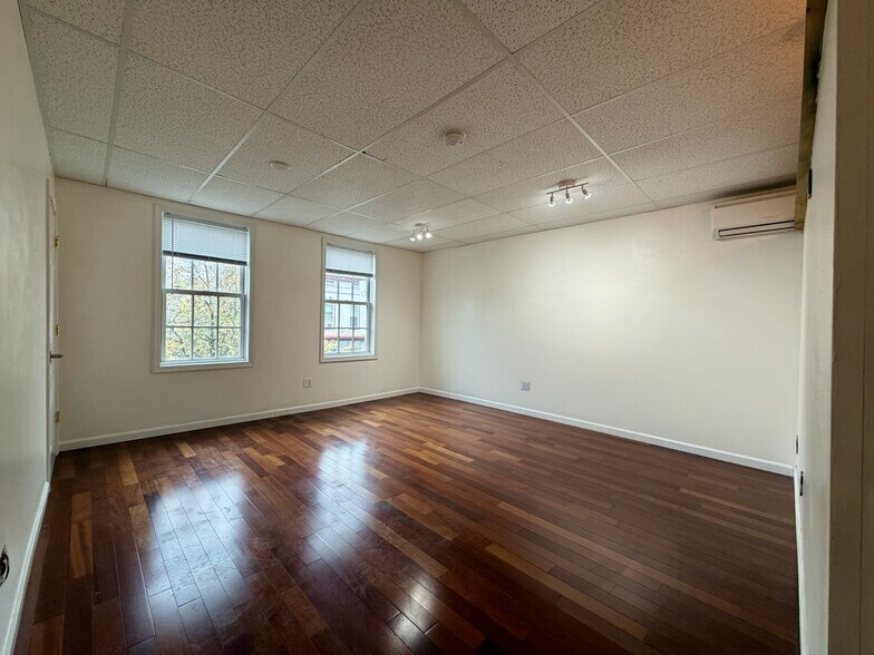 Primary Photo Of 226 Warren St, Hudson Office For Lease