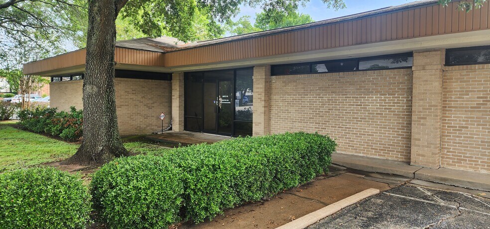 More Photos Of 1416 Campbell Rd, Houston Medical For Lease