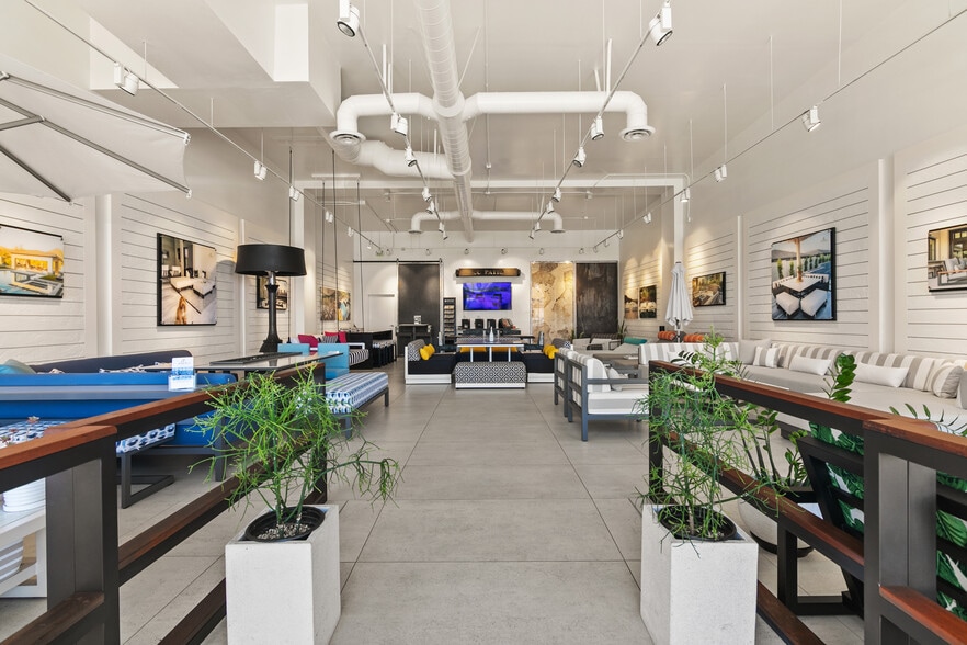 More Photos Of 7920 Herschel Ave, La Jolla Storefront Retail Office For Lease