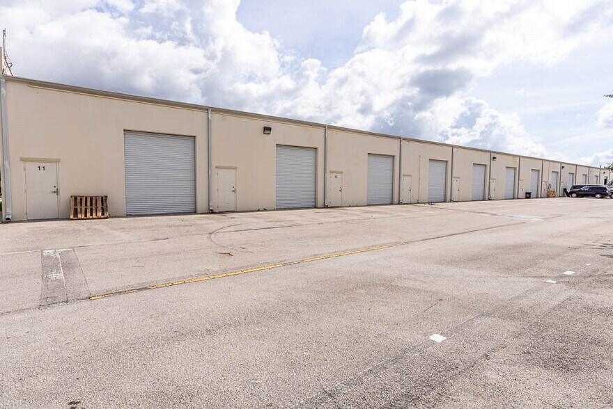 More Photos Of 585 105th Ave N, West Palm Beach Light Distribution For Lease