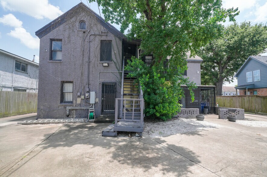 More Photos Of 2424 Southmore Blvd, Houston Medical For Lease