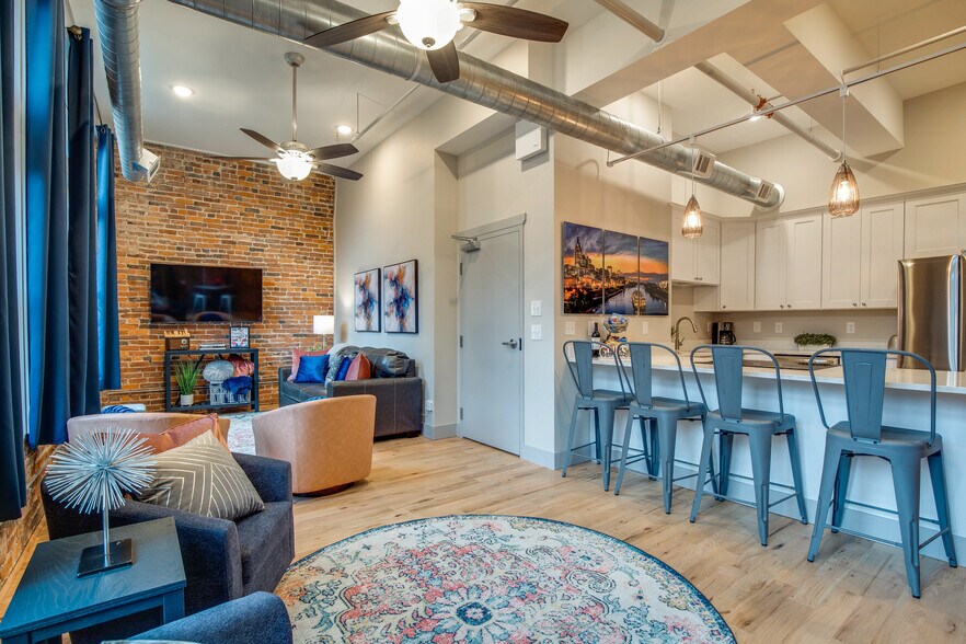 More Photos Of 209 3rd Ave N, Nashville Hotel For Sale