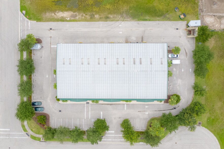 More Photos Of 8120-8130 Uzita Dr, Sarasota Flex For Lease