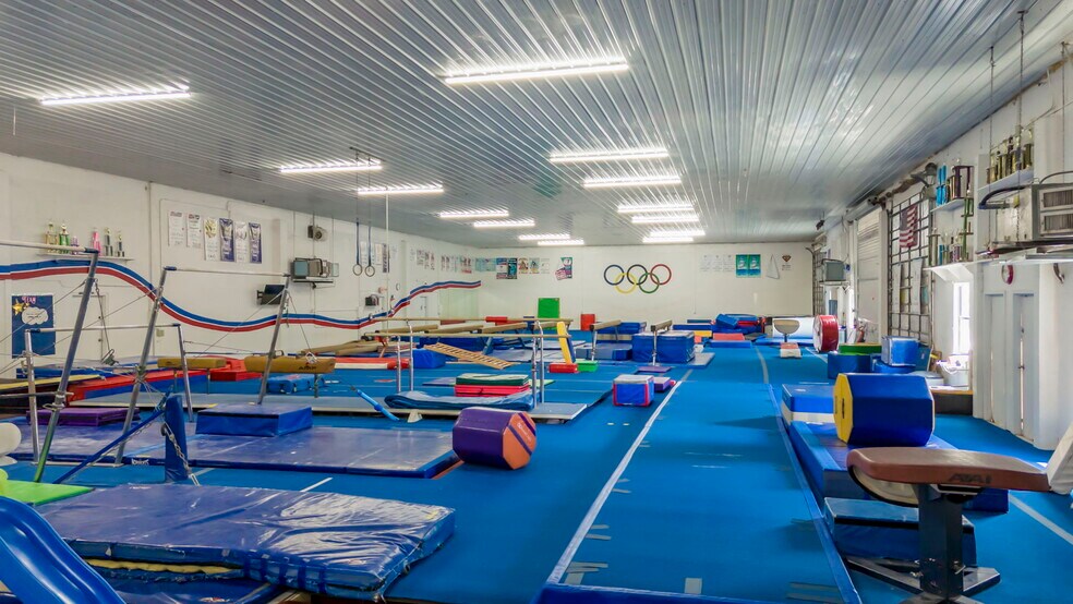 More Photos Of 1013 SE Holbrook Ct, Port Saint Lucie Warehouse For Sale