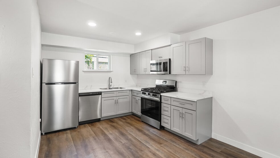More Photos Of 2819 Berry St, Houston Apartments For Sale