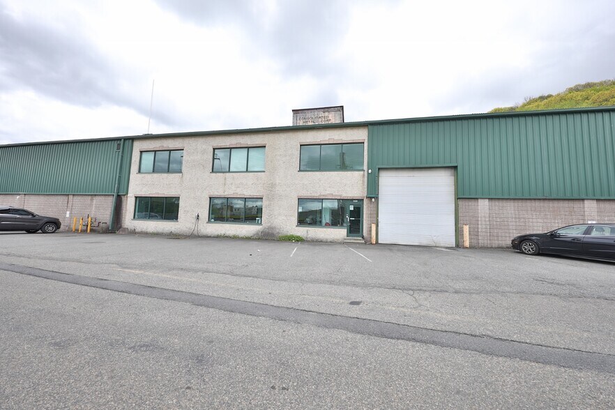 More Photos Of 126 E Dickerson St, Dover Warehouse For Sale