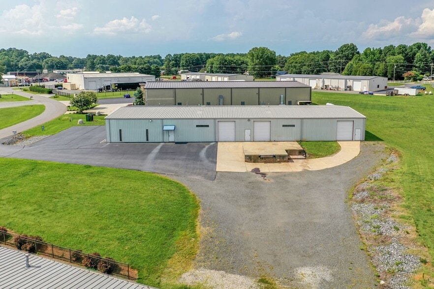 More Photos Of 197 Pit Rd, Mooresville Warehouse For Sale