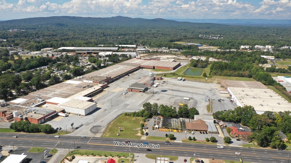 More Photos Of 2819 Wade Hampton Blvd, Taylors Distribution For Lease