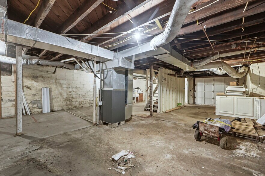 More Photos Of 1804 E Center St, Warsaw Loft Creative Space For Sale
